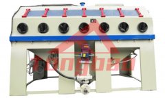 （非標型）手動液體噴砂機-噴砂設備特點： 騰博系列（非標型）手動液體噴砂機采用砂水混合磨料，使得加工工件表面更加細膩，同時減小了···